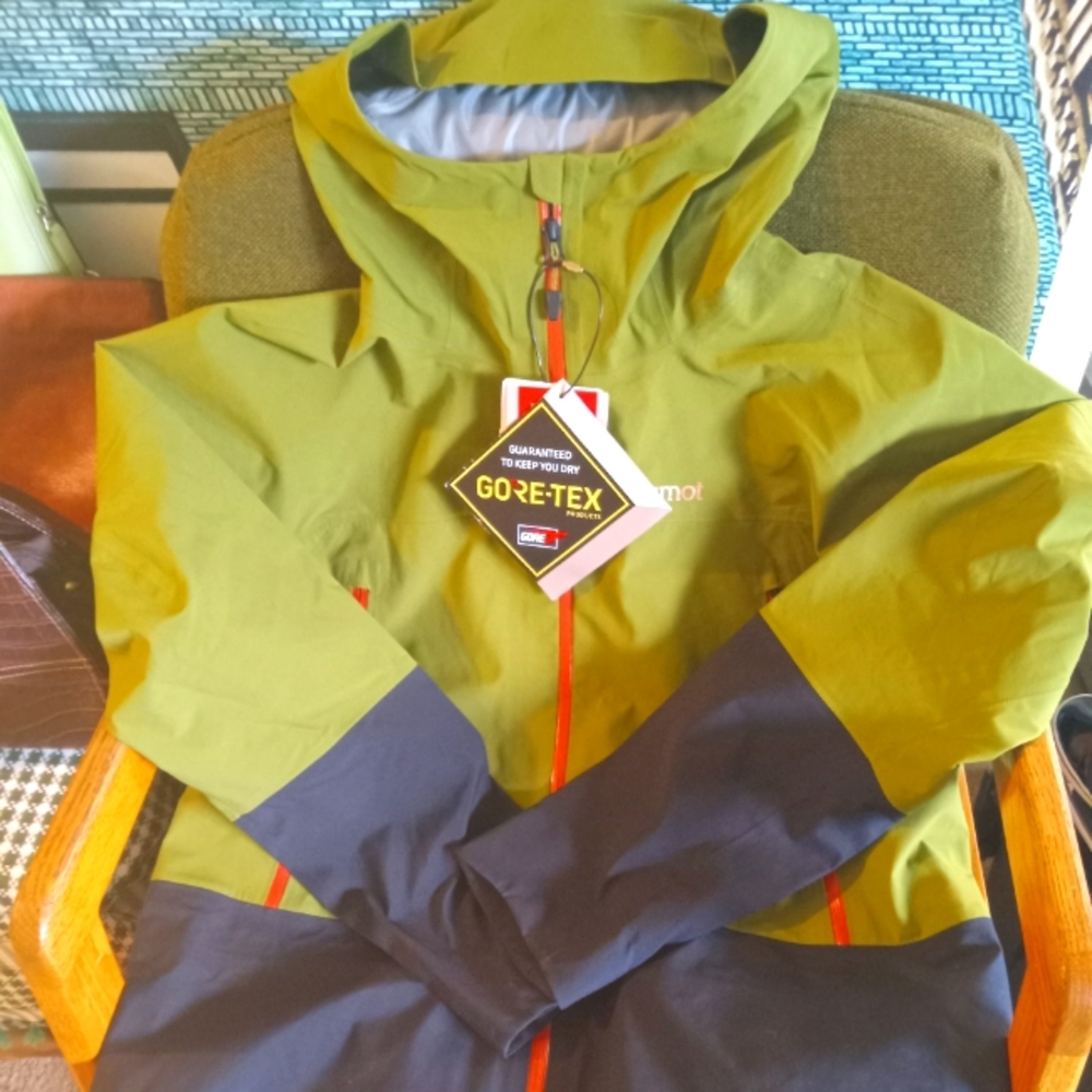 Marmot GoreTex Jacket with Recco Avalanche Tech Women's L / Men's M $500 MSRP